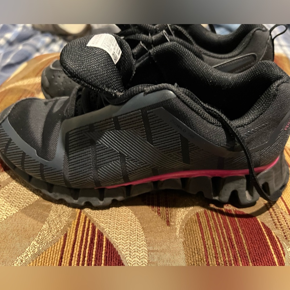 Reebox  tennis shoes (women-ZIG TECH -size 7